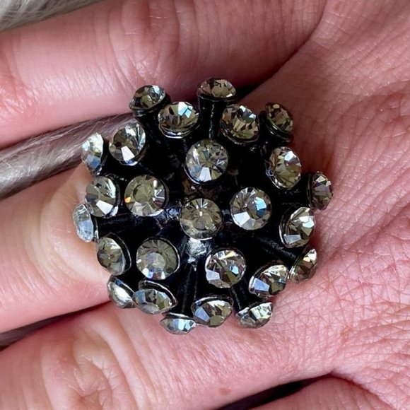 🟣 (2/$20) - Gorgeous Black tone with gems Statement Stretch Ring - One Size - Picture 4 of 12